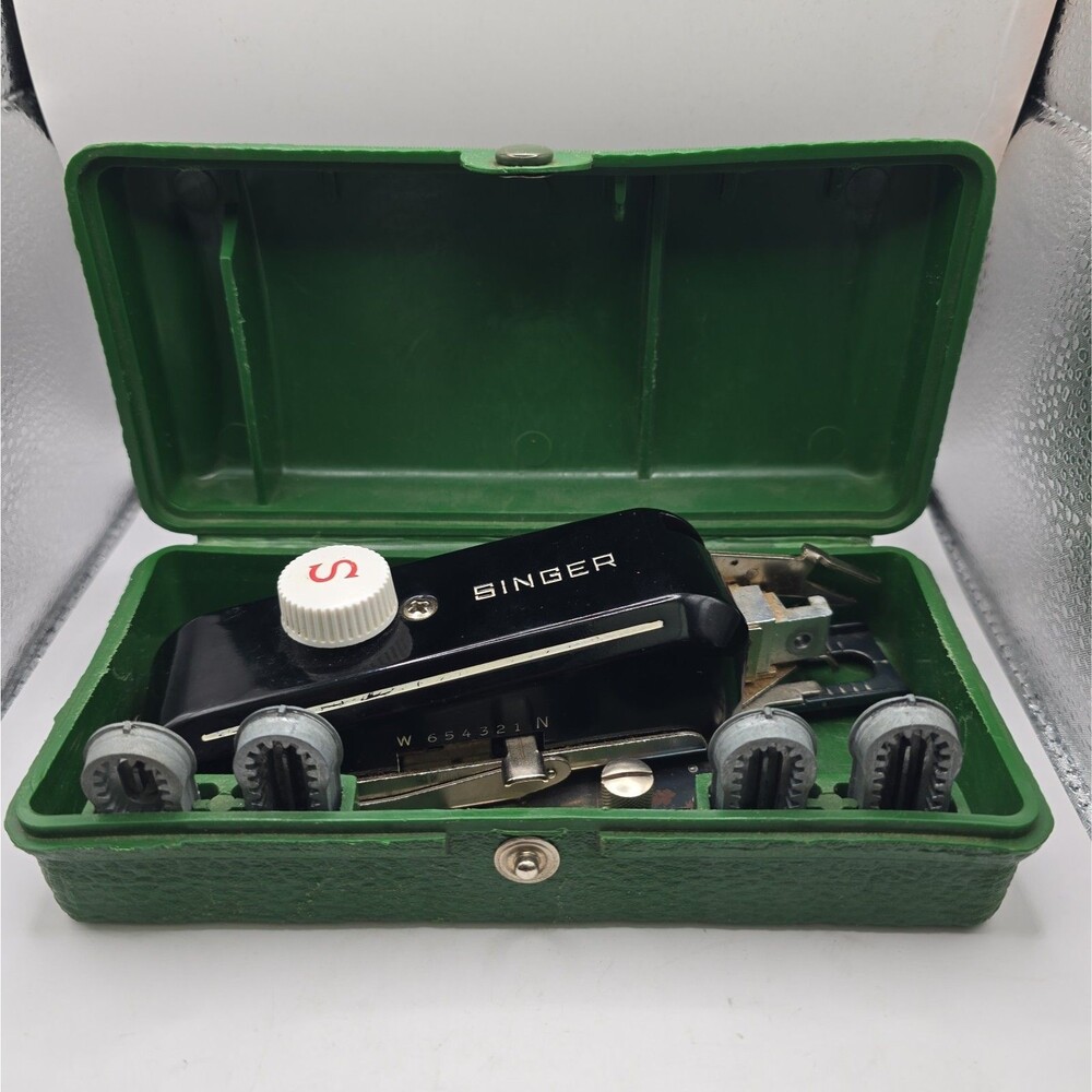 Vintage Singer 160506 Low Shank Buttonholer Attachment Set Green Case Cams